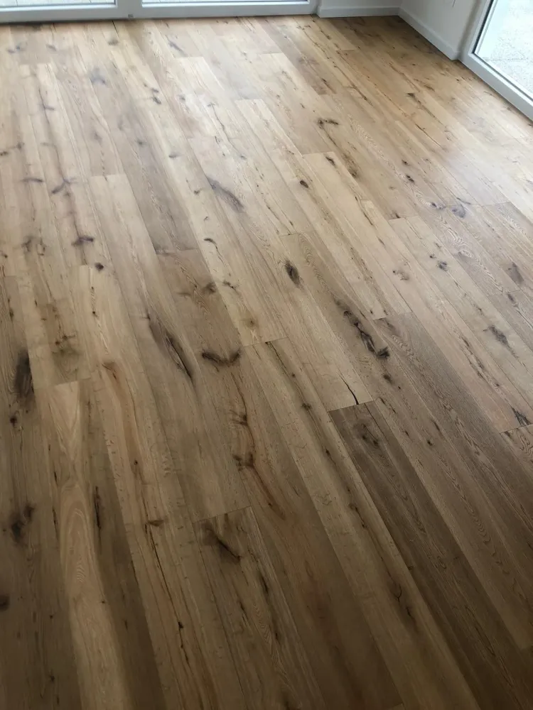 Pose d'un parquet contrecollé